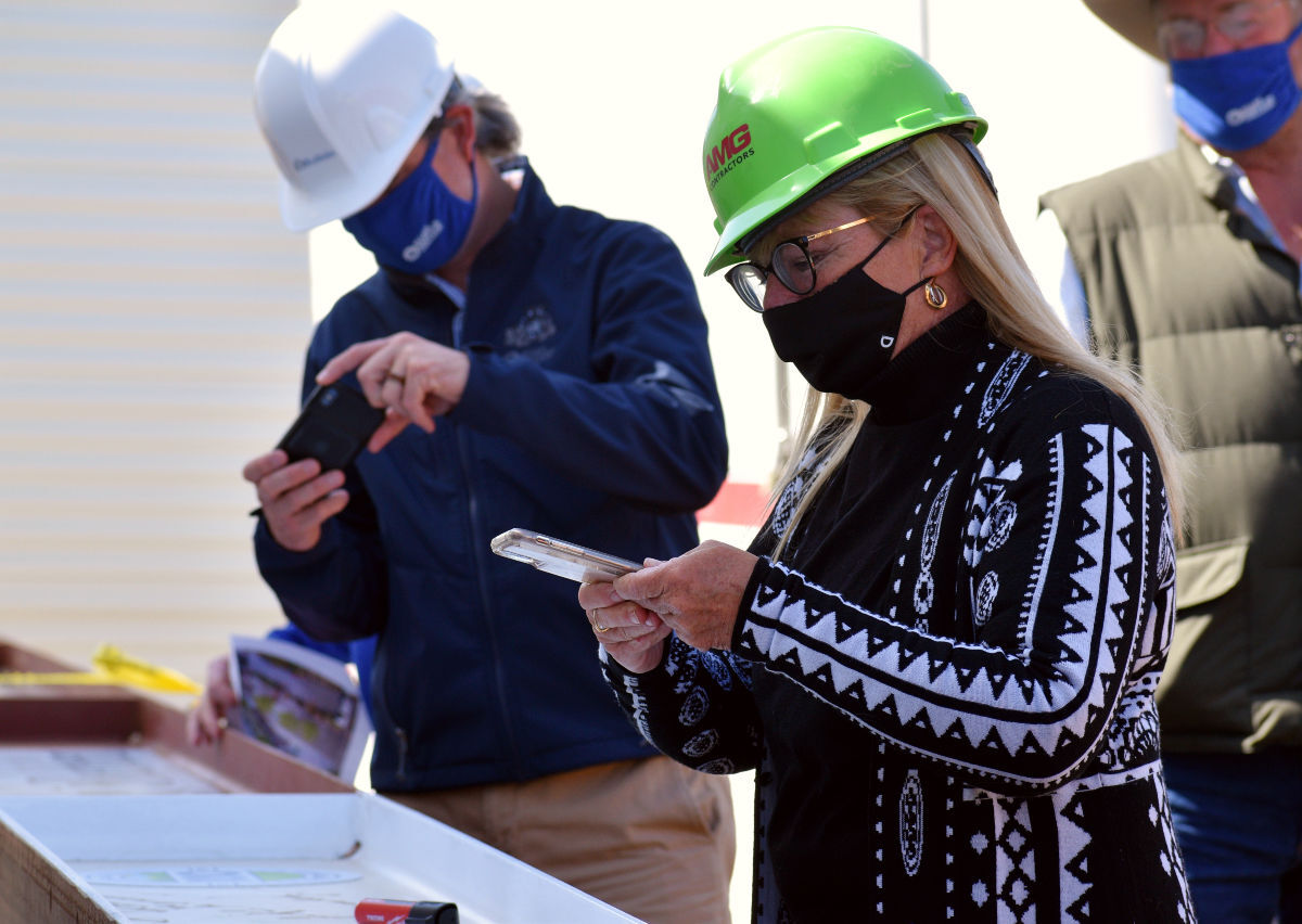 041521-smt-news-ach-beam-signing-003